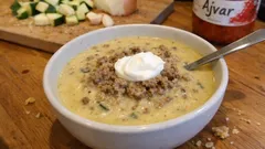 Cremige Zucchinisuppe mit Hackfleisch – herzhaft, schnell und richtig sämig