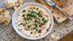 Honig-Dattel-Dip mit Ziegenfrischkäse: cremig, würzig und in 20 Minuten fertig