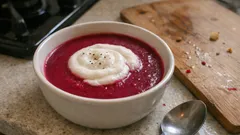 Rote-Bete-Suppe mit Apfel und Meerrettich – samtig, würzig und wunderbar wärmend