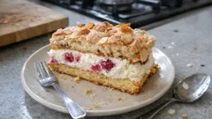 Himmelstorte mit Himbeeren: knuspriges Mandel-Baiser und eine Creme, die schön stabil bleibt