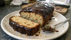 Saftiger Marzipan-Nusskuchen aus der Kastenform – mit Orange und Schokoglasur