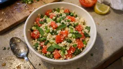 Couscous-Salat mit Tomaten und Minze – in 15 Minuten locker und frisch