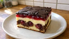 Donauwelle vom Blech: mit stabiler Vanillecreme, Kirschspiegel und Schokoguss