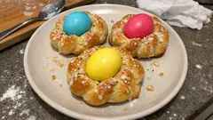 Osternester aus Hefeteig: so werden sie fluffig und schön goldbraun
