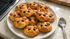 Glücks-Schweinchen aus Quark-Öl-Teig: süßes Neujahrsgebäck, das schnell gelingt