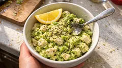 Cremiger Avocado-Hähnchen-Salat mit griechischem Joghurt – in 10 Minuten fertig