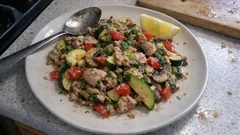 Thunfischpfanne mit Gemüse und Zitrone – in 20 Minuten auf dem Tisch