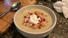 Low-Carb Selleriecremesuppe mit geräucherter Forelle – samtig in 20 Minuten