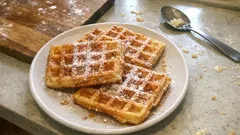 Klassische Waffeln wie vom Café – schneller Rührteig, der immer goldbraun gelingt