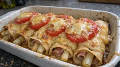 Spargel-Pfannkuchenrollen mit Schinken – im Ofen überbacken und herrlich saftig