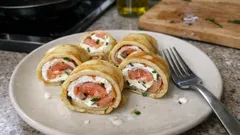 Gefüllte Pfannkuchen mit Räucherlachs & Meerrettich-Frischkäse – schnell und herzhaft