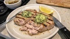 Thunfischsteaks grillen: kurz und heiß – so bleiben sie innen saftig