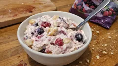 Beerenwolke im Glas: cremig, fruchtig und in 10 Minuten vorbereitet