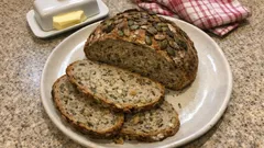 Kürbiskernbrot mit Weizensauerteig – saftig, kernig und mit schöner Ofenkruste