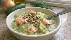 Schmorgurken mit Lachs und Dill – ein schnelles Pfannengericht mit cremiger Sauce