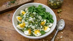 Cremiger Eiersalat mit Joghurt und Kräutern – ideal für Brunch und Brotzeit