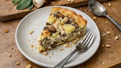 Steinpilz-Quiche mit Kartoffeln: herzhafte Tarte, die sich perfekt schneiden lässt