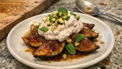 Amaretto-Feigen mit warmem Karamell – schnelles Dessert mit Zimtsahne