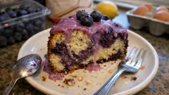 Heidelbeer-Marmorkuchen mit Schokostückchen – saftig, schnell gerührt, schön marmoriert