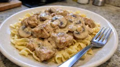 Champignonrahmsoße mit Schweinefleisch – cremig, herzhaft und einfach gemacht