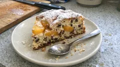 Stracciatella-Kuchen mit Pfirsichen: saftiger Rührkuchen aus der Springform