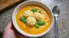 Hokkaido-Kürbiskremesuppe mit Mango: cremig, frisch und leicht pikant