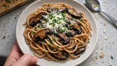 Spaghetti mit Portobello-Pilzen: so werden sie in der Pfanne richtig aromatisch