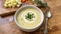 Kartoffel-Rahmsuppe wie aus dem Restaurant – cremig, einfach und vegetarisch