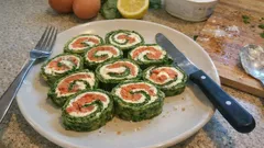Lachsrolle mit Spinat: cremig, schnittfest und perfekt fürs Buffet (Ofenrezept)