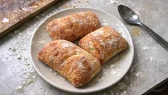 Luftiges Ciabatta wie aus Italien – mit Dehnen und Falten zur groben Porung