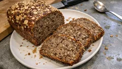 Kernig-saftiges Körnerbrot aus der Kastenform – gelingt auch Backanfängern