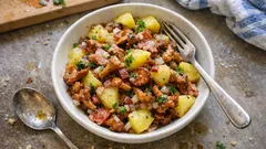 Pfifferling-Kartoffelsalat mit Bacon: lauwarm mit Pfannen-Dressing, der nicht zerfällt