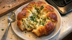 Knoblauchfaltenbrot aus Hefeteig – außen goldbraun, innen fluffig zum Zupfen