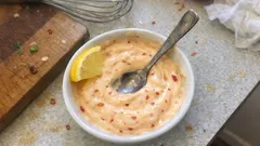 Chili-Mayonnaise selbst machen: cremig, würzig und in wenigen Minuten fertig