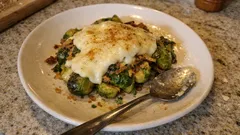 Raclette mit Rosenkohl: würzige Pfännchen-Idee mit Röstzwiebeln und Muskat