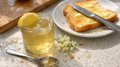 Wein-Holunderblüten-Gelee selber machen – mit Zitronenfrische und feinem Weißwein