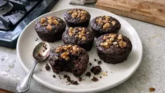 Schoko-Walnuss-Törtchen aus dem Muffinblech – innen saftig, oben schön crunchy