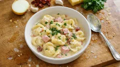 One-Pot-Tortellini in Schinkenschmand-Sauce – cremig, herzhaft, ohne viel Abwasch