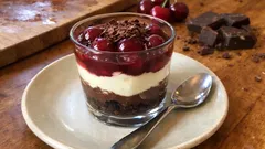 Schoko-Kirsch-Dessert im Glas: schnell geschichtet und wunderbar cremig
