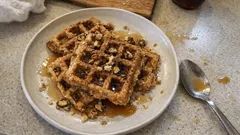 Nuss-Hafer-Waffeln mit Gewürzen – knusprig außen, saftig innen