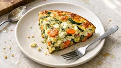 Gemüse-Frittata mit Kräuter-Feta aus dem Ofen – einfach, saftig und schnell gemacht