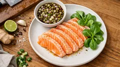 Lachs-Tataki in 10 Minuten: außen kurz gegart, innen zart und kalt serviert