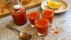 Mexikaner 2.0: würziger Whisky-Tomaten-Shot, der über Nacht noch runder schmeckt