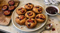 Saftige Pflaumen-Muffins mit Pflaumenmus – so bleiben sie auch am nächsten Tag locker