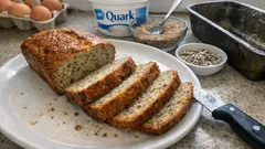 Low-Carb Brot aus Quark und Eiern: saftiges Kastenbrot, das zuverlässig gelingt