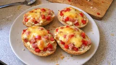 Pizzabrötchen mit Schinken & Paprika – so werden sie saftig und knusprig