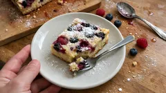 Schmand-Beeren-Kuchen vom Blech: mit vorgebackenem Boden besonders saftig