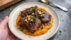 Lammsteaks mit Kürbis‑Nektarinen‑Püree – samtig, fruchtig und schnell gemacht