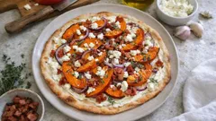 Flammkuchen mit Kürbis und Feta – knusprig, cremig und in 15 Minuten im Ofen