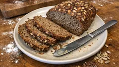 Dinkelvollkornbrot mit Körnern: saftig dank langer Teigruhe, ganz unkompliziert